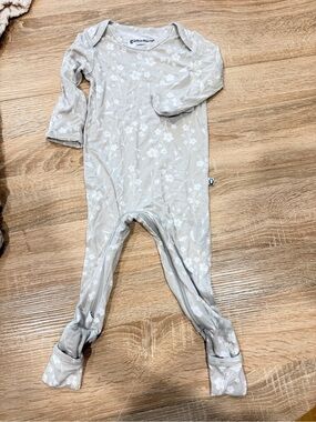 Gunnamoon Grey Floral Baby One-Piece